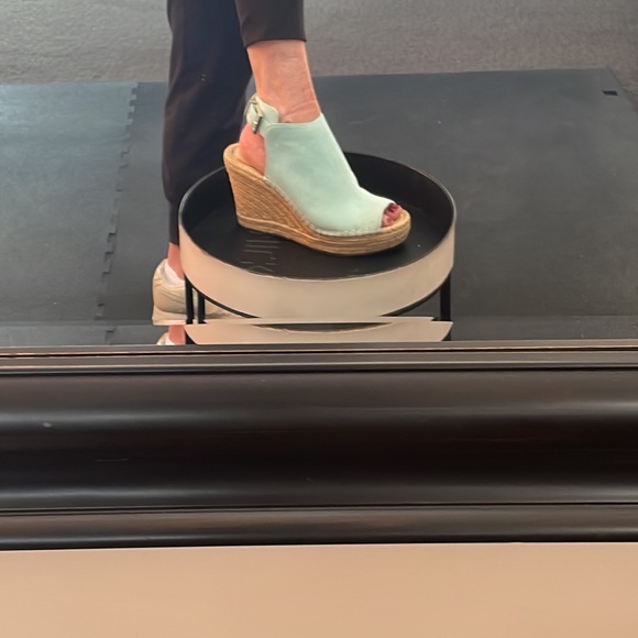 Platform wedged - Picture 6 of 6